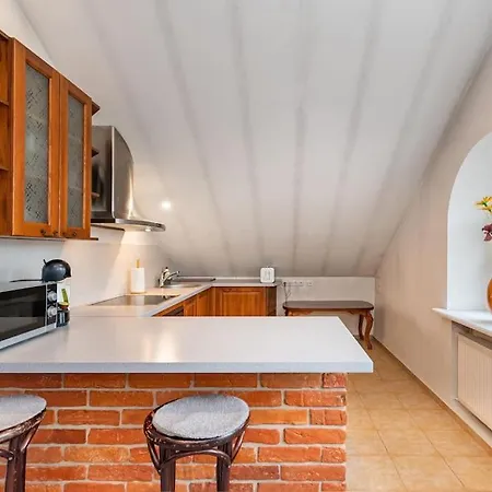 Charming Old Town By Polo Apartment *